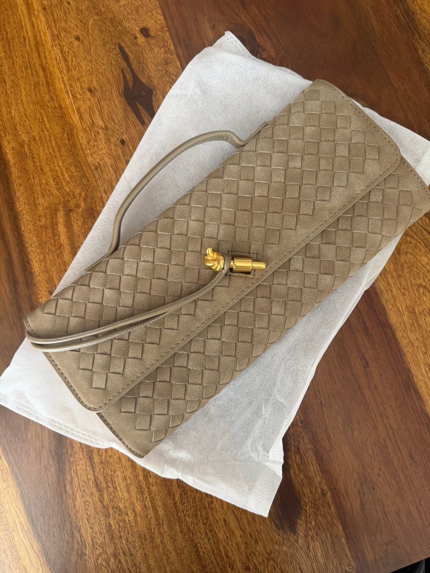 Pochette tressée Pluma — édition suède 🤎 (INSPI B)